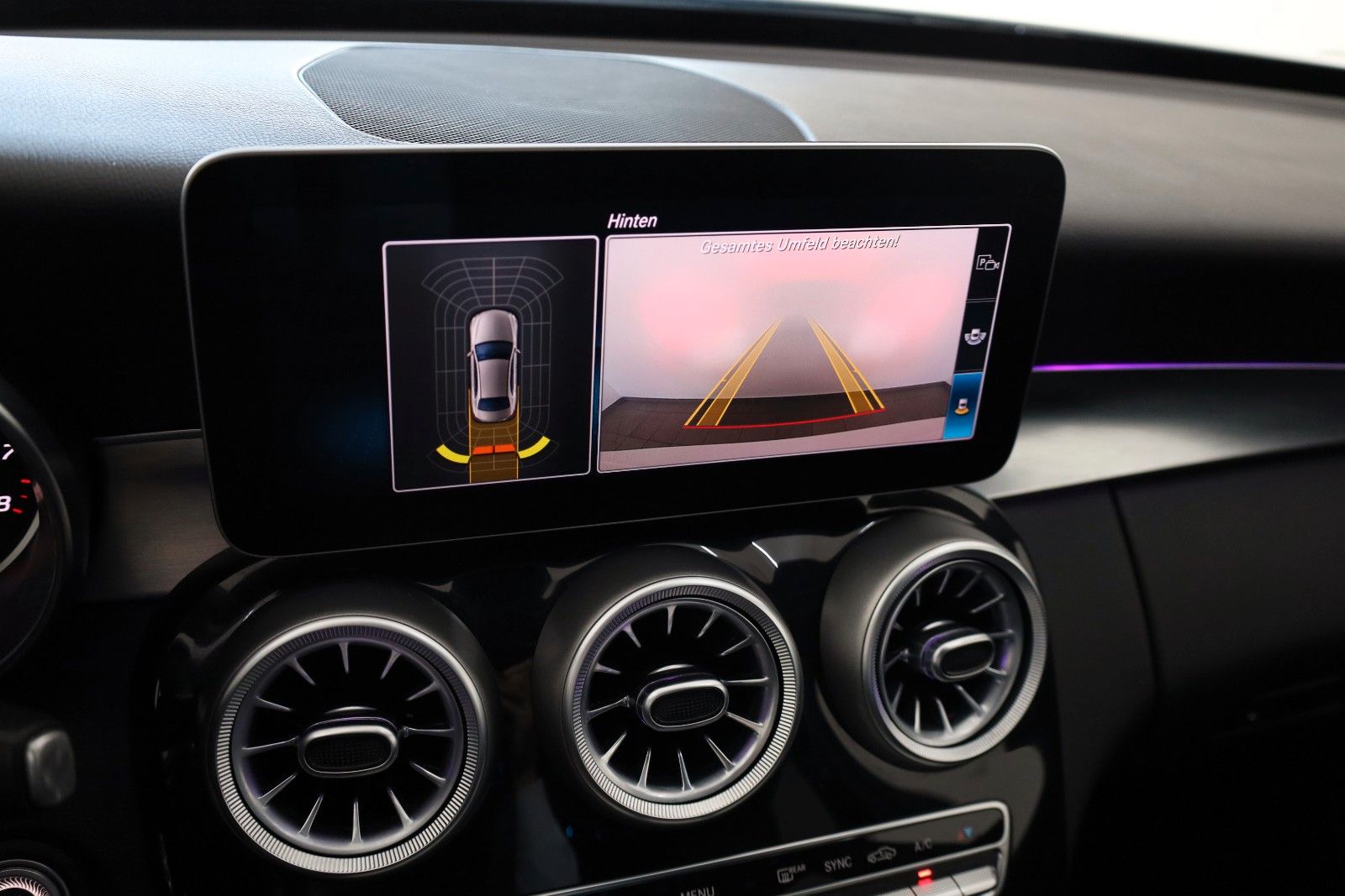 Fahrzeugabbildung Mercedes-Benz C 180 CGI Leder,Navi,LED,SH,Sternenhimmel,Park P