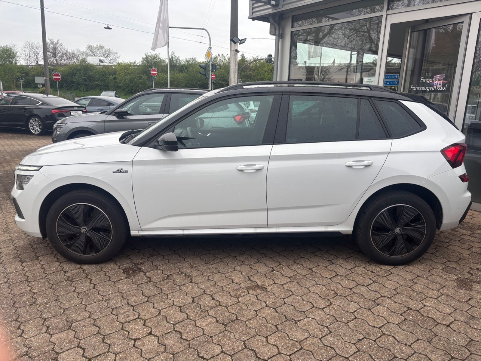 Fahrzeugabbildung SKODA Kamiq 1.0 TSI KAM PANO Monte Carlo