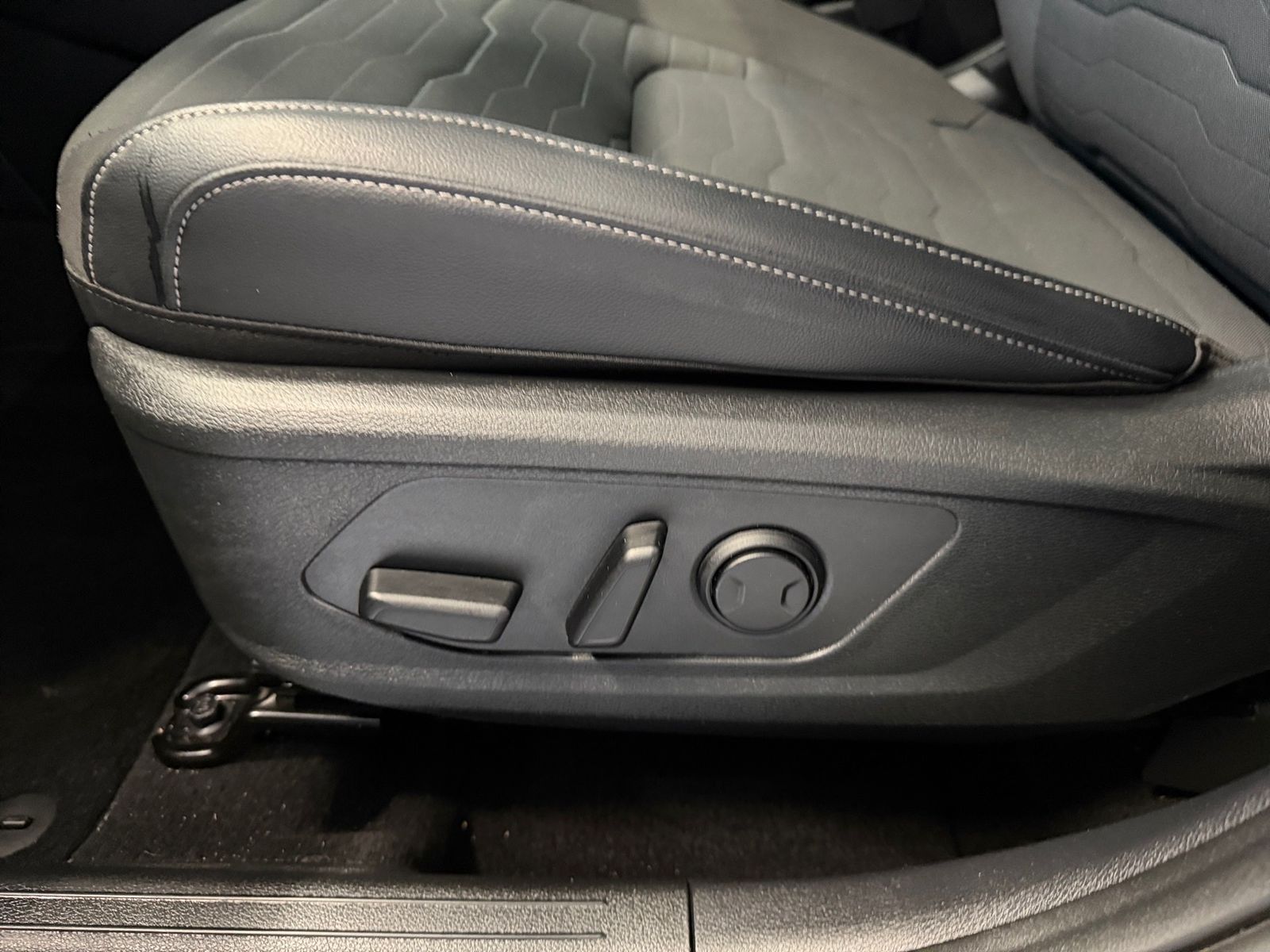 Fahrzeugabbildung Kia SPORTAGE 1.6T 2WD VISION KOM