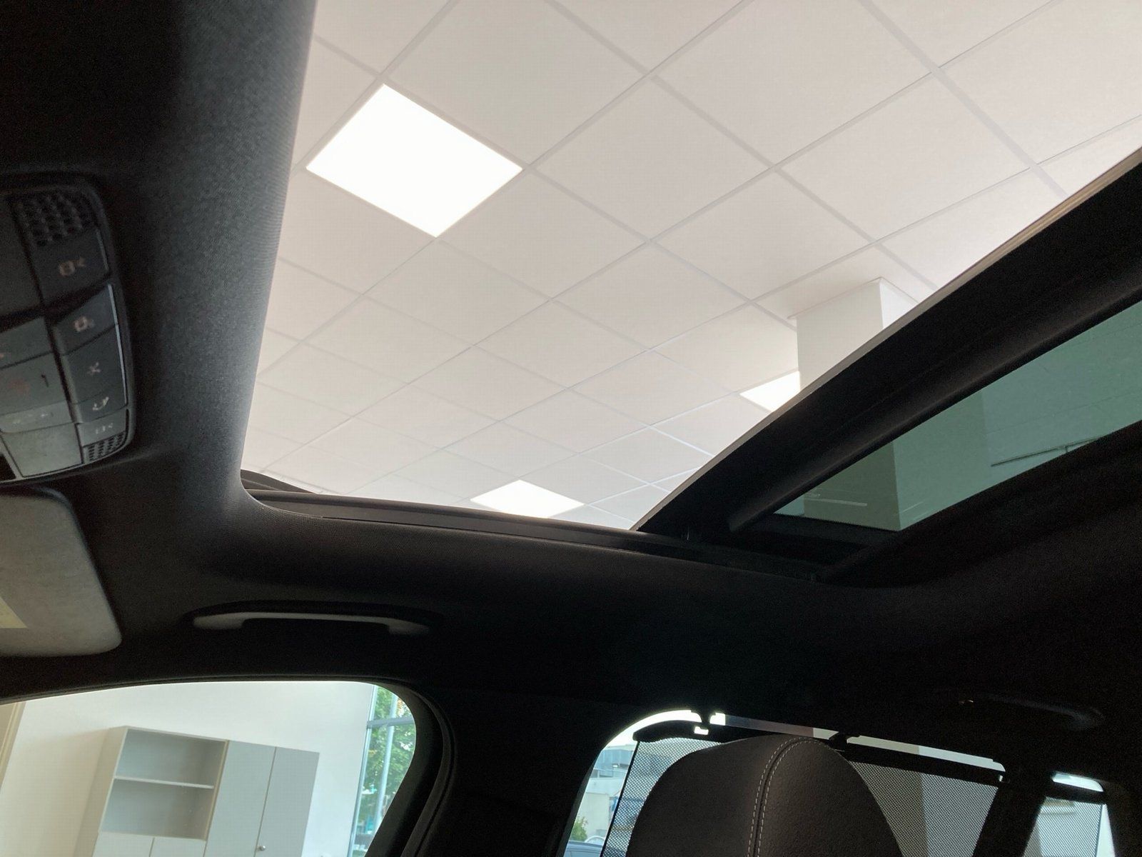 Fahrzeugabbildung Mercedes-Benz C 300 T AMG*Distronic*Standheiz*Pano*Sitzklima*