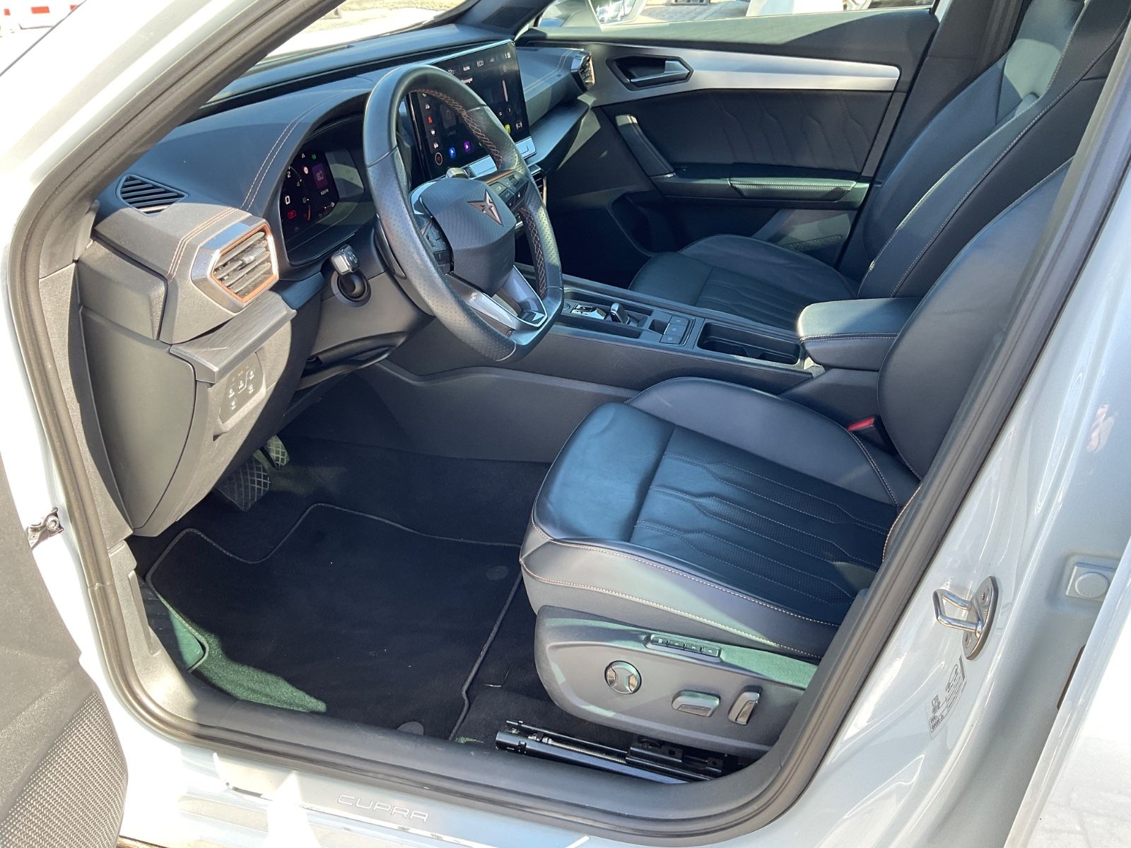 Fahrzeugabbildung CUPRA Formentor 1.4 eHYBRID,Panorama,Navi,Kamera,Matri