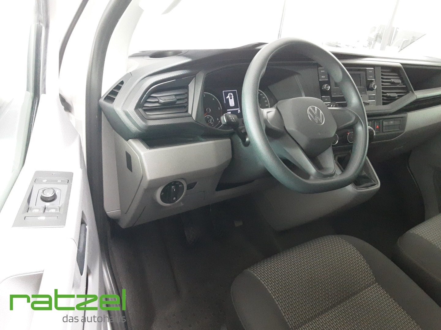 Fahrzeugabbildung Volkswagen T6.1 Kasten LR 2.0 TDI AHK DAB Notbremsass. PDCv
