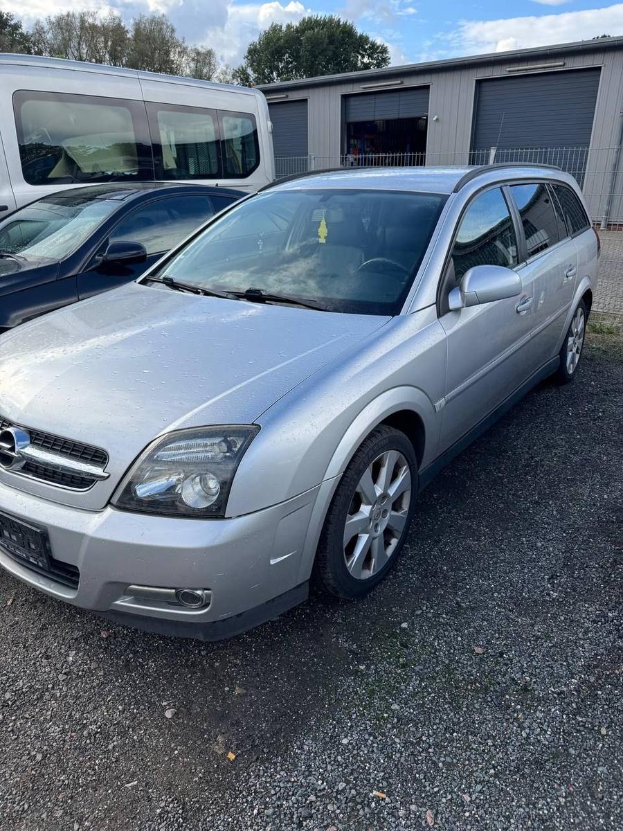 Opel Vectra 2006 — вигляд ззаду