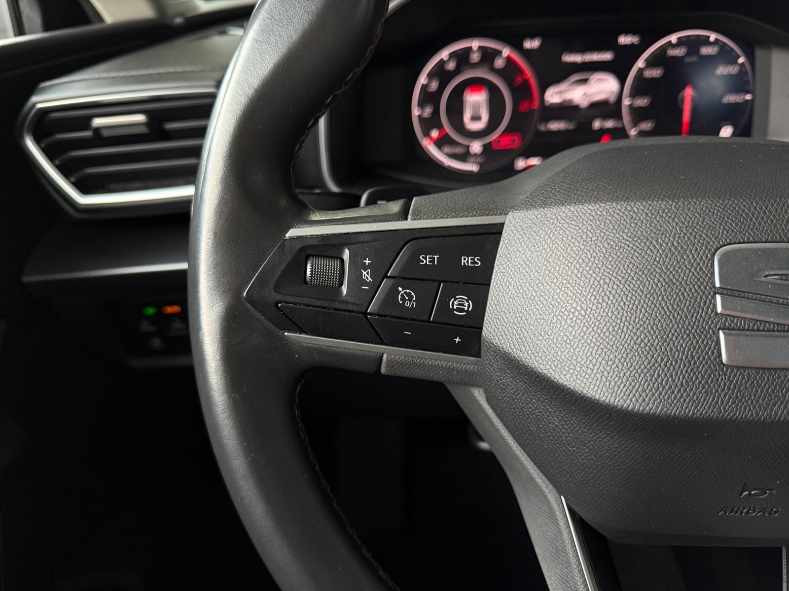 Fahrzeugabbildung SEAT Leon Sportstourer Style LED NAVI ALU