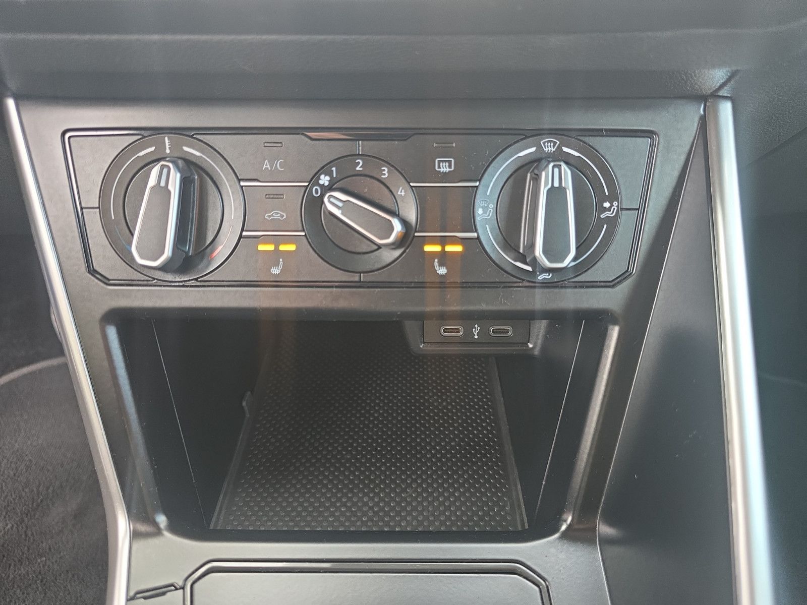 Fahrzeugabbildung Volkswagen Polo VI OPF Life LED PDC App-Connect NEUES MODEL