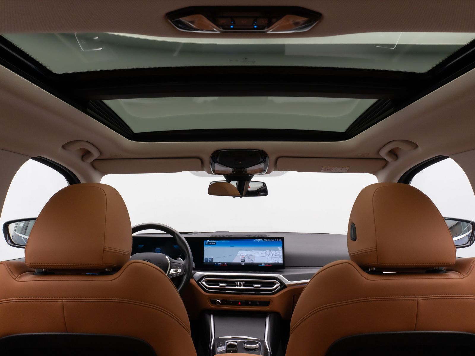 Fahrzeugabbildung BMW 320d xD  Panorama HUD DAB AHK Alarm PDC Sport