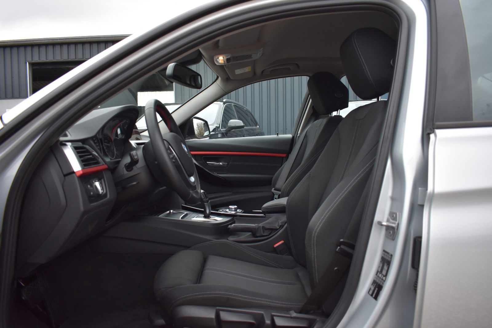 Fahrzeugabbildung BMW 320 i Limo. Sport Line