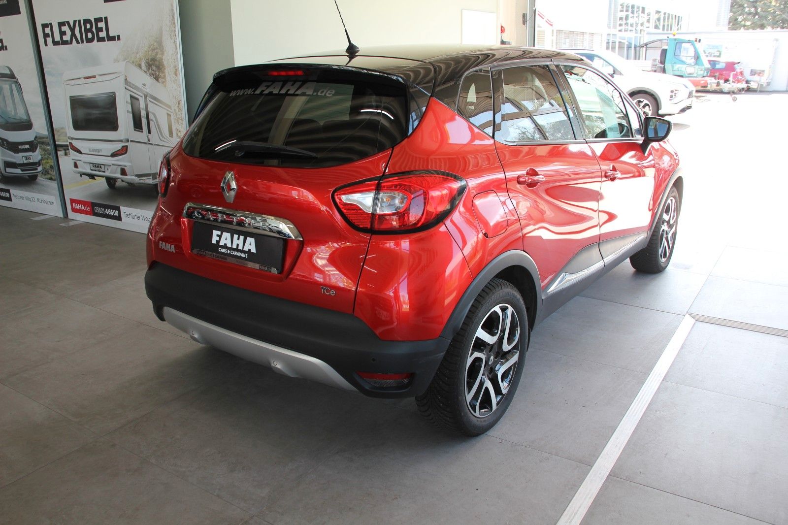 Fahrzeugabbildung Renault Captur Helly Hansen