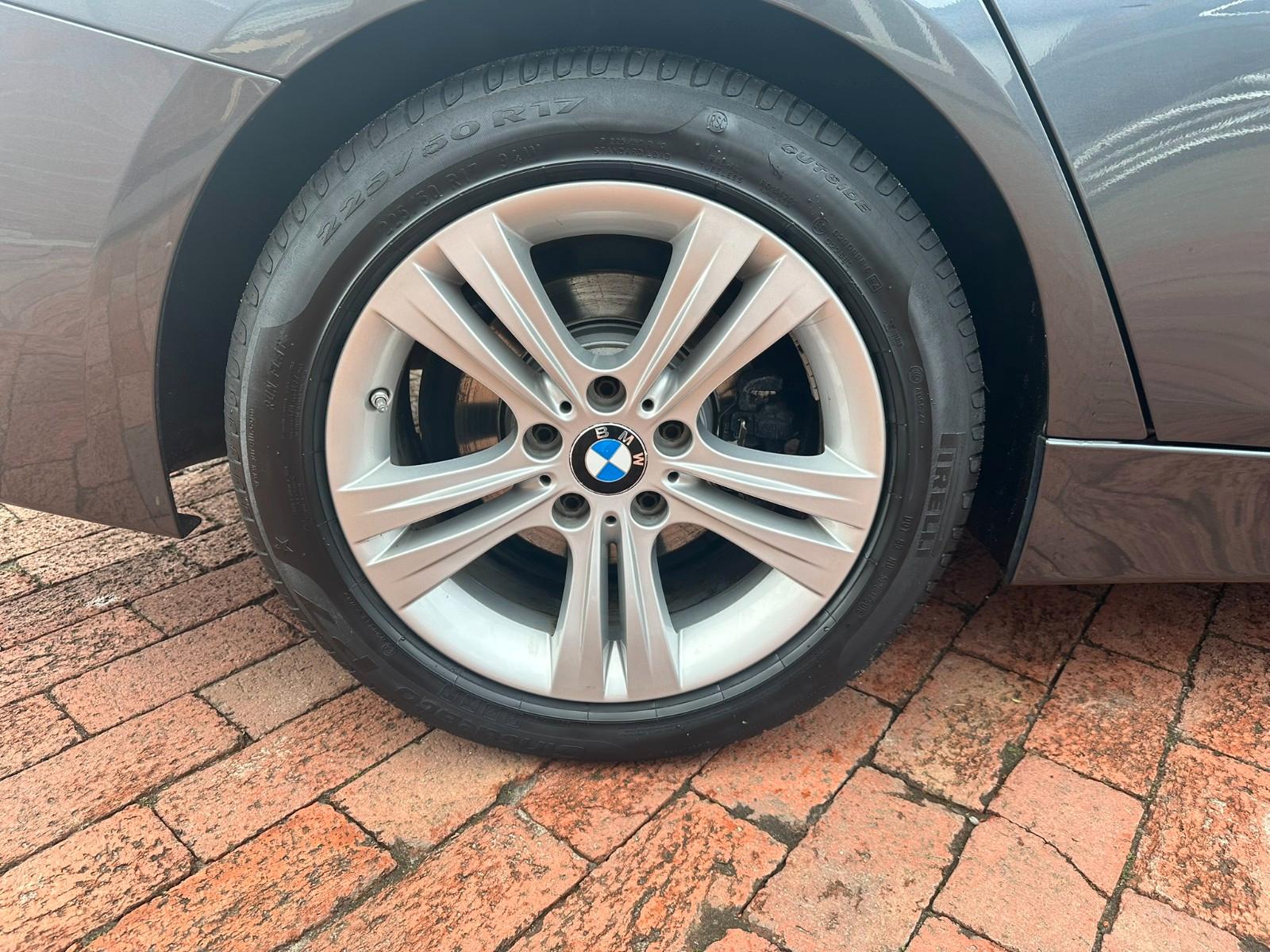 BMW Touring 318 i Sport Line TMP SZH LED NAVI PANO