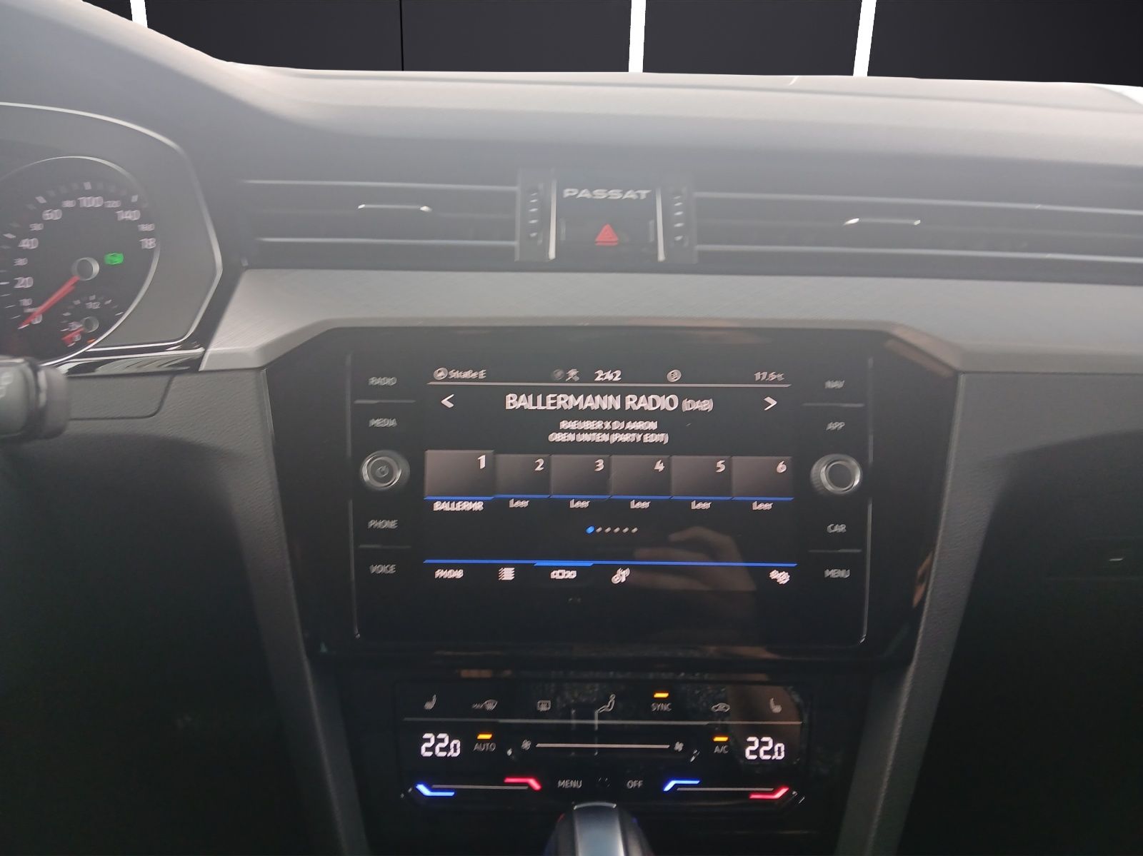 Fahrzeugabbildung Volkswagen Passat Variant TSI Business DSG Matrix Navi ACC