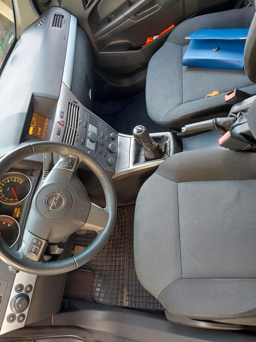 Opel Astra 2006 — engine 1.598 cm³, 105 HP (77kW)