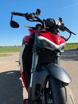 Ducati Streetfighter V2 - DUCATI ST2