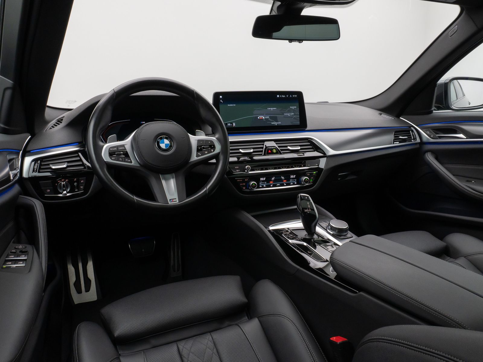 Fahrzeugabbildung BMW 520d xD M Sport Panorama Kamera DAB AHK Alarm