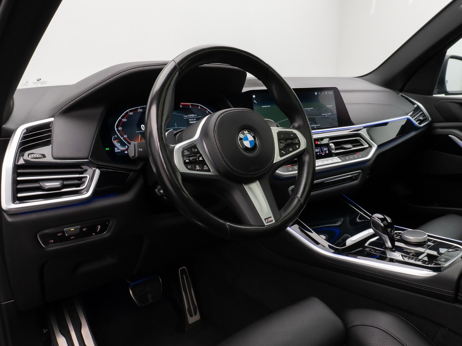Fahrzeugabbildung BMW X5 xD40d M Sport Panorama 360° HUD DAB HiFi AHK