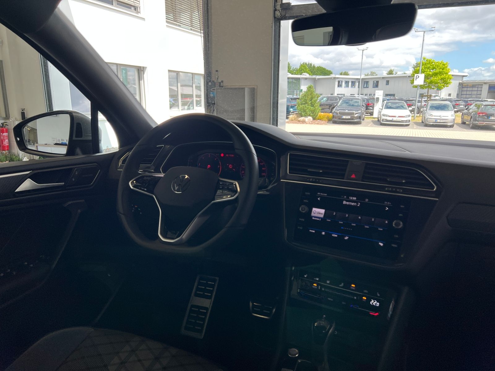 Fahrzeugabbildung Volkswagen Tiguan Allspace R-Line 2.0 TDI DSG 4MOTION *AHK,