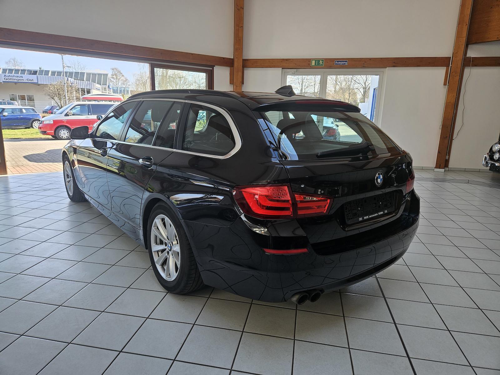 BMW 520 2011 — rear view