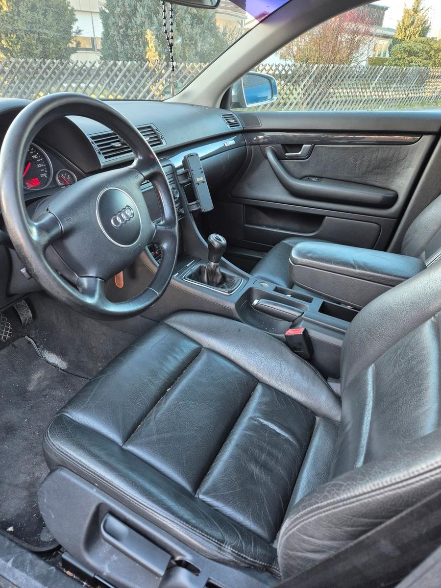 Audi A4 2004 — photo 9