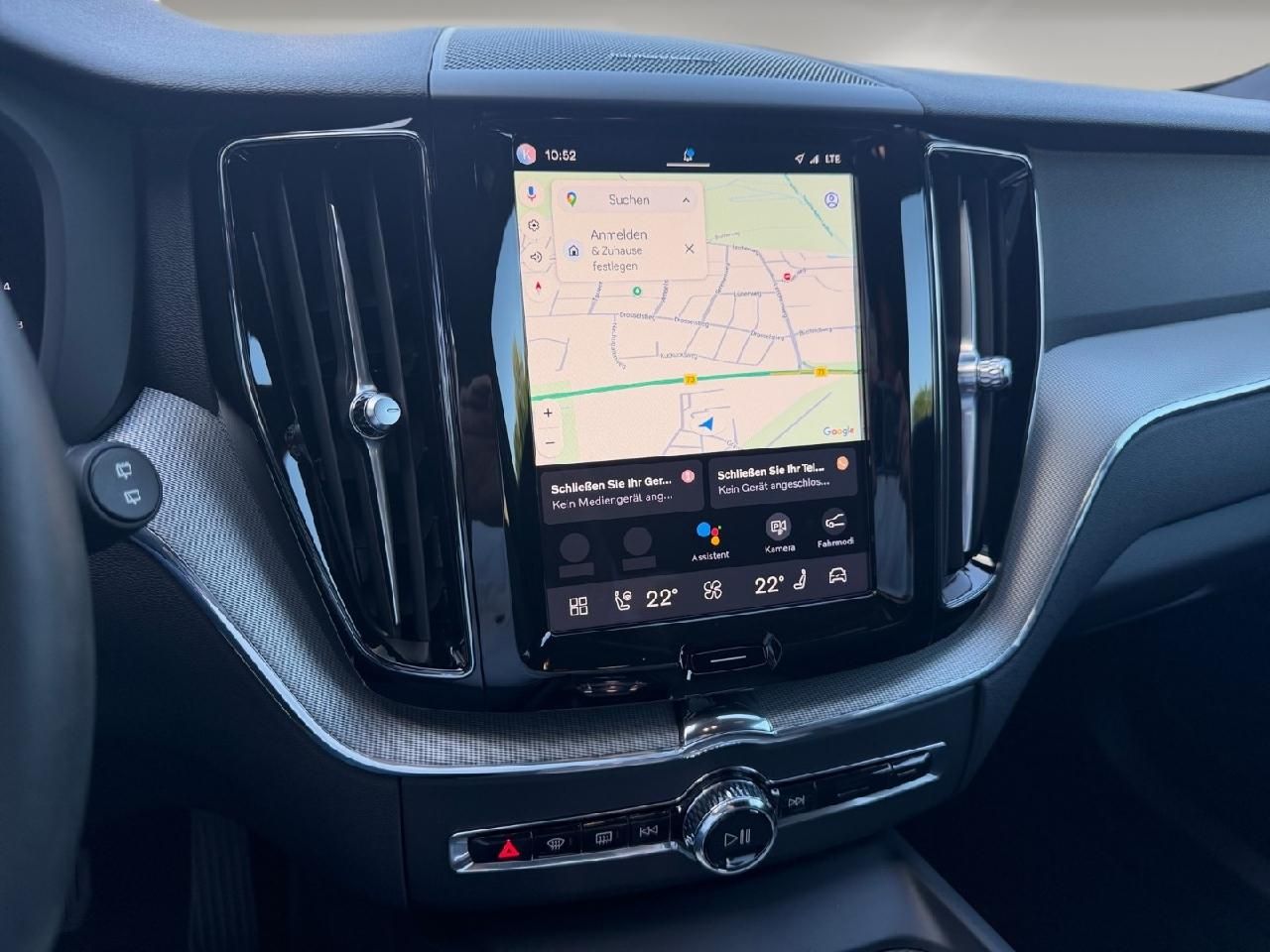 Fahrzeugabbildung Volvo XC60 B4 Diesel Plus Dark 2WD