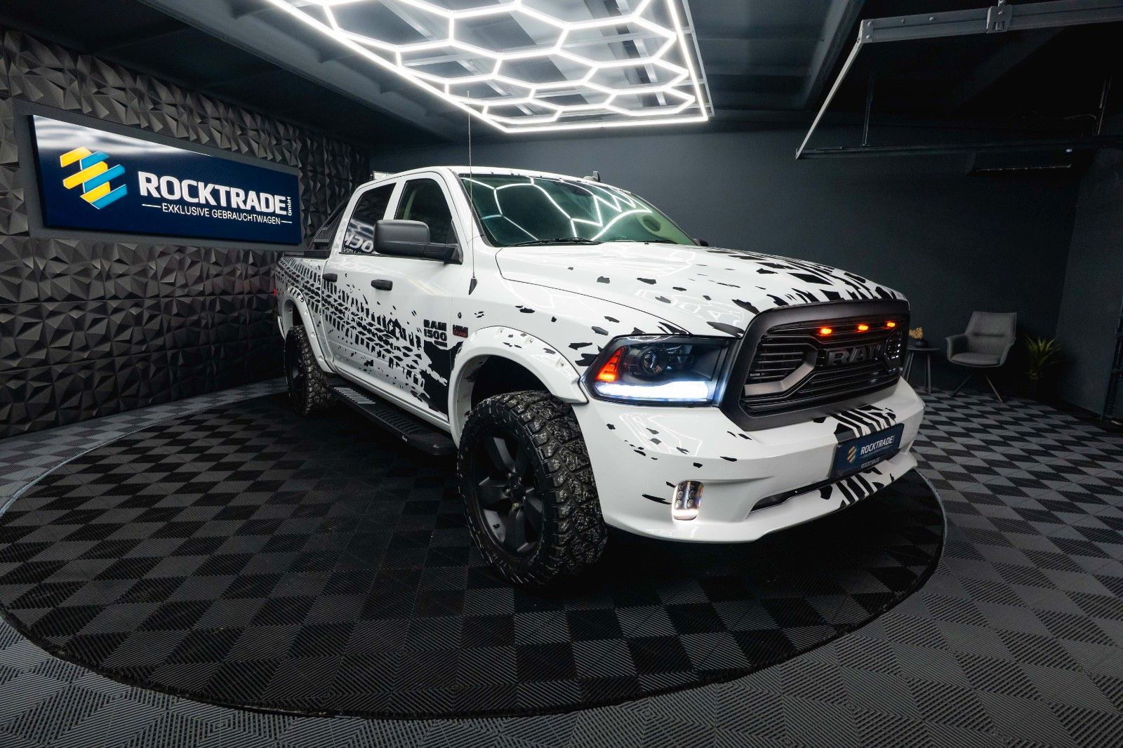 Fahrzeugabbildung Dodge RAM 5.7 V8 HEMI 4x4 OFFROAD Night-Paket *LED*AHK