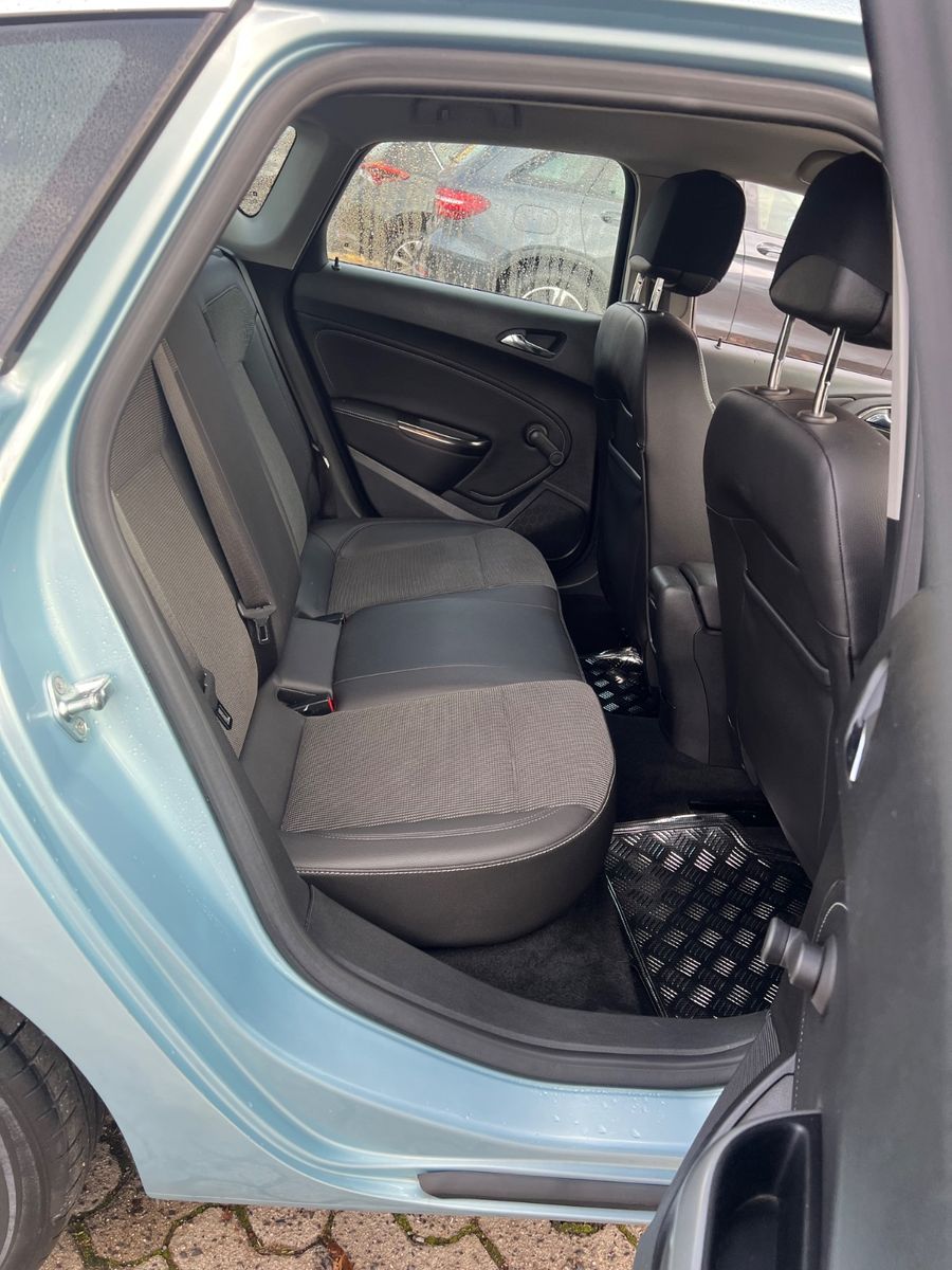 Fahrzeugabbildung Opel Astra J Lim. 5-trg. Cosmo AUTOMATIK