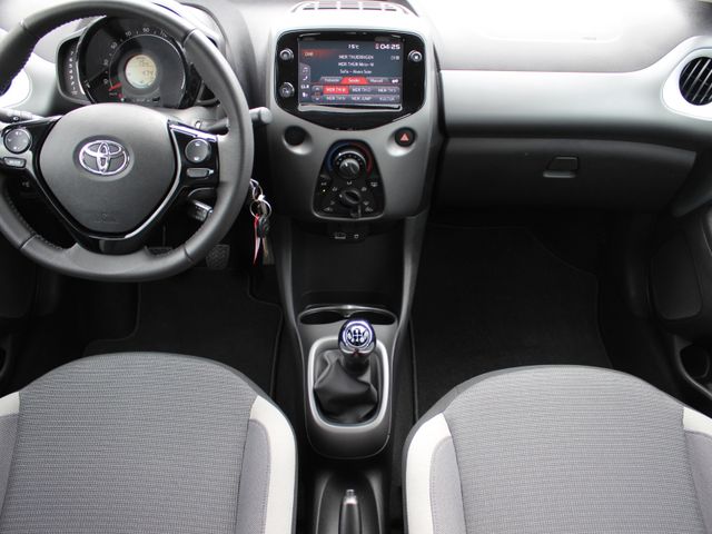 AYGO Team D nur 4.800 KM ! / Rentnerfahrzeug