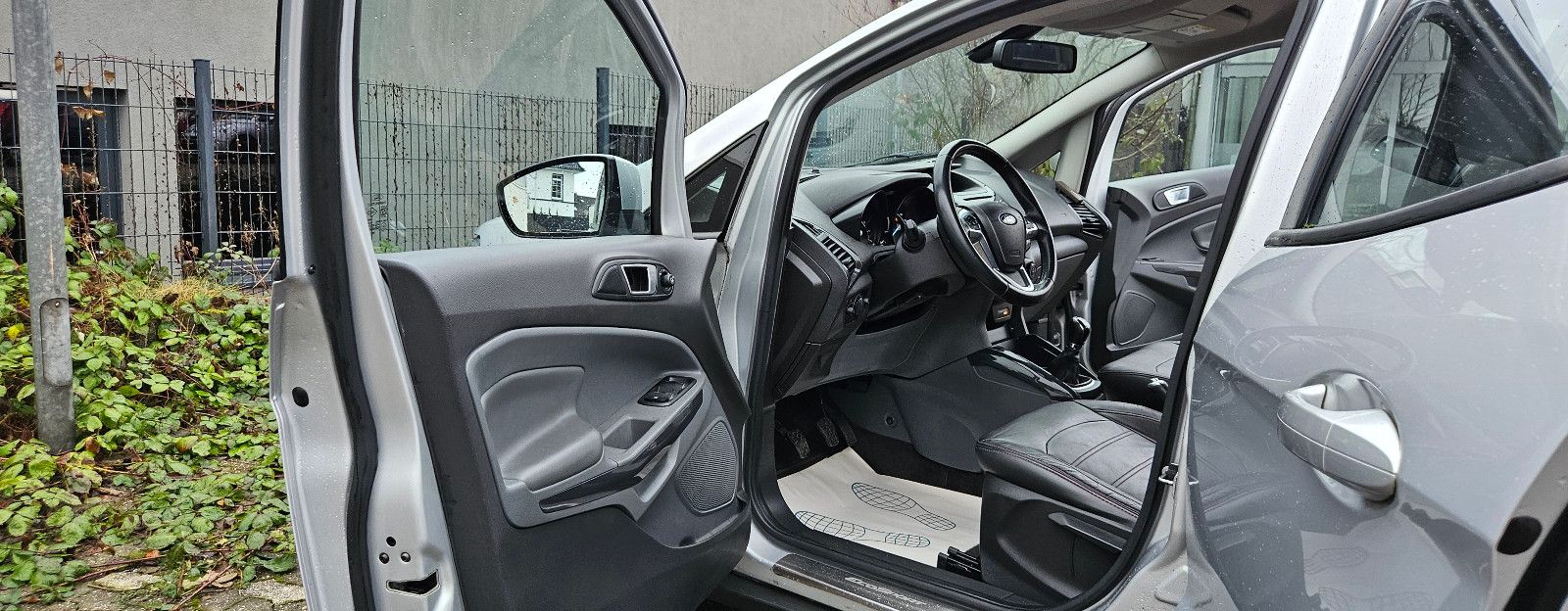 FORD EcoSport Titanium Leder *TURBO PFEIFT* KeylessGO