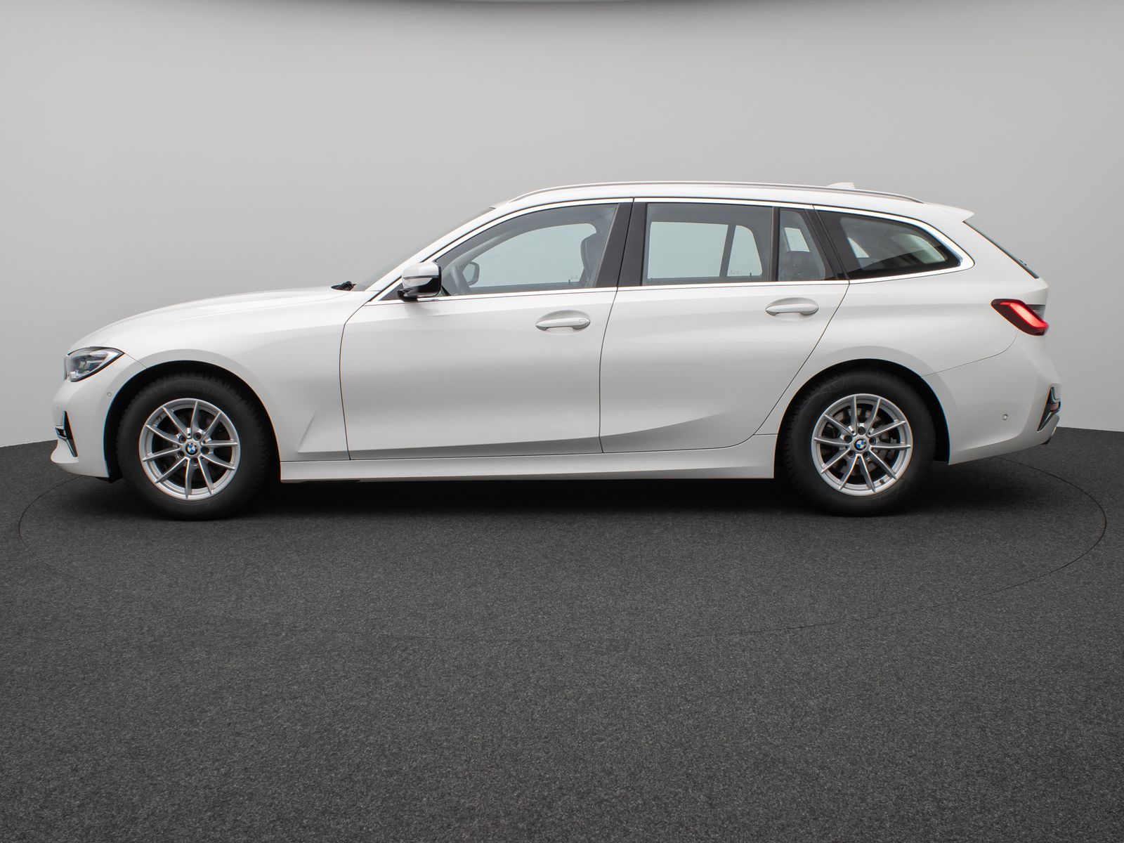 Fahrzeugabbildung BMW 320d  Luxury Line Panorama Kamera DAB AHK Alarm