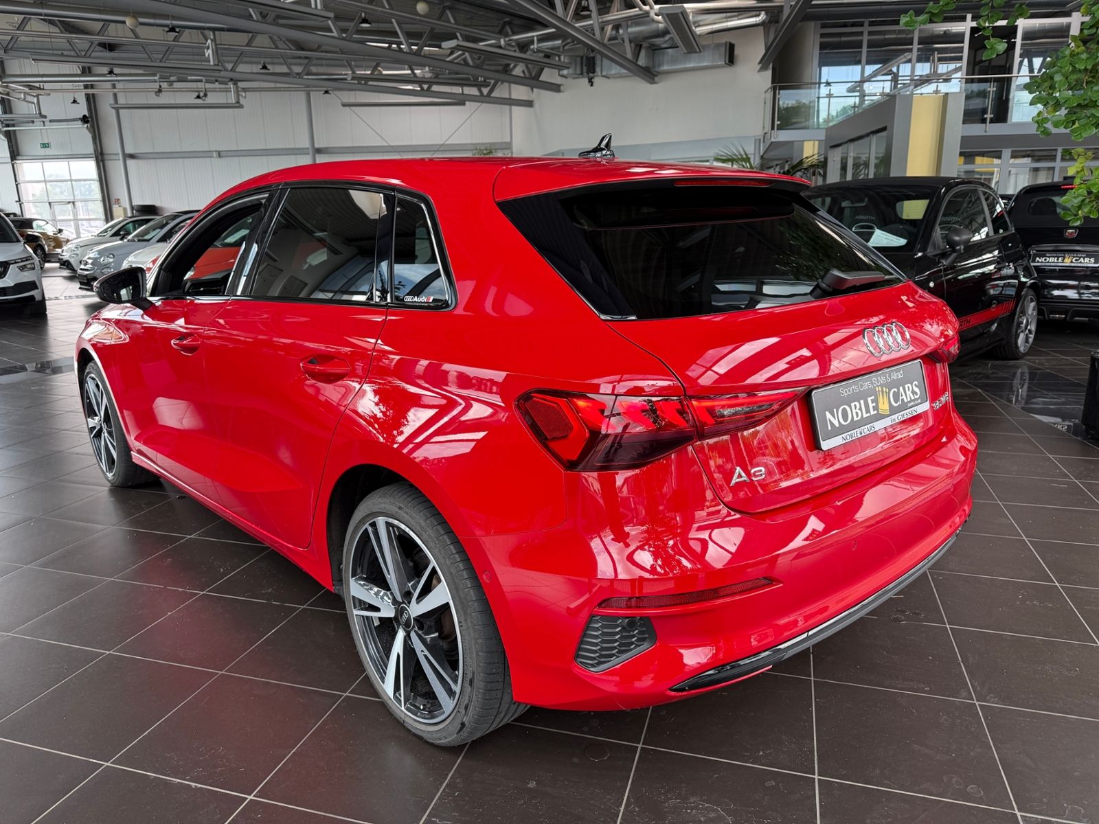 Fahrzeugabbildung Audi A3 Sportback  35 TFSI S line AHK LED NAVI