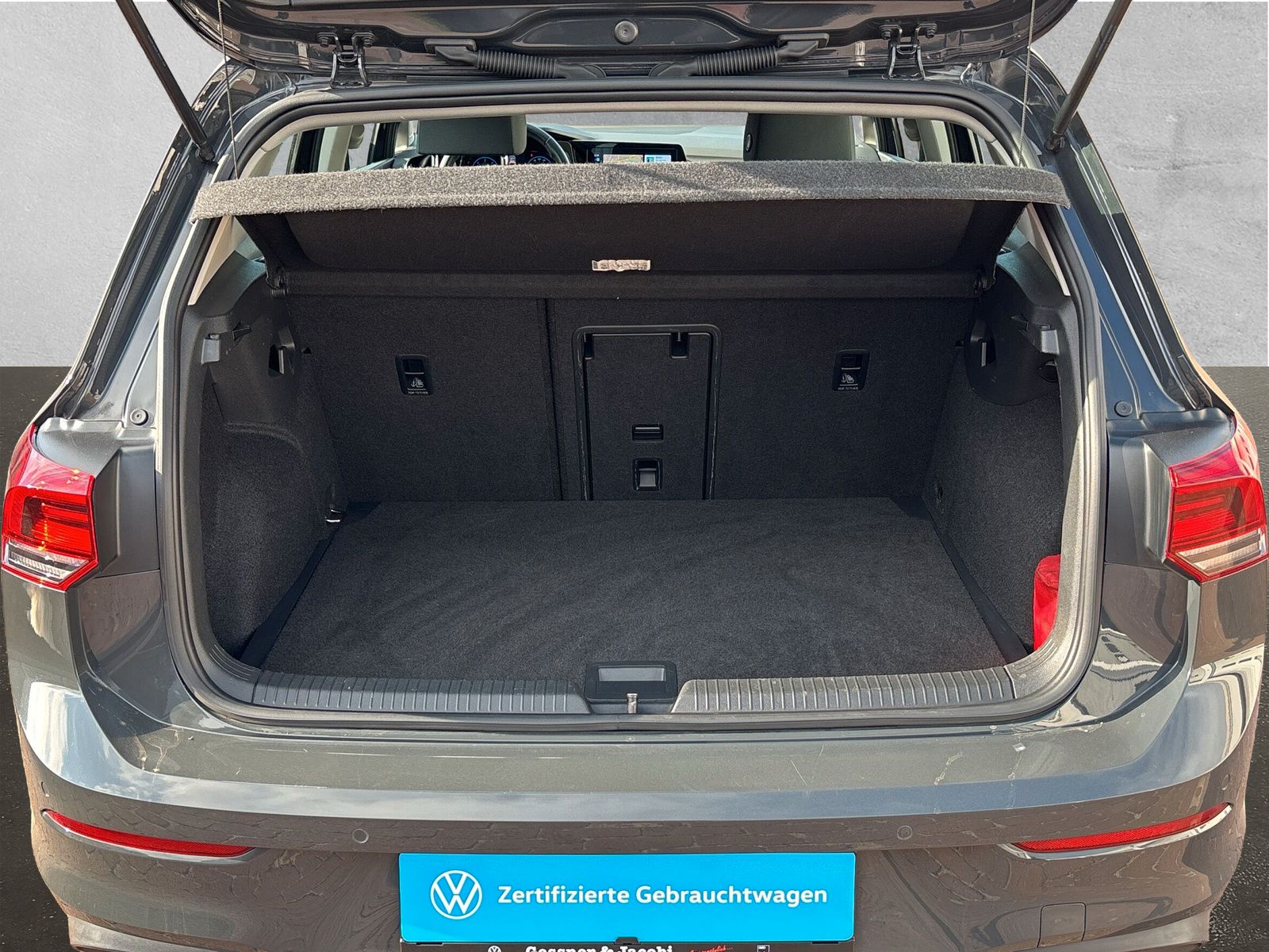 Fahrzeugabbildung Volkswagen Golf 2.0 TDI Life ACC LED AppConnect SHZ