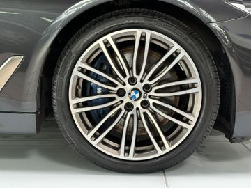 Fahrzeugabbildung BMW M550d xD ACC SoftCl 360°Panorama DispKey HUD DAB