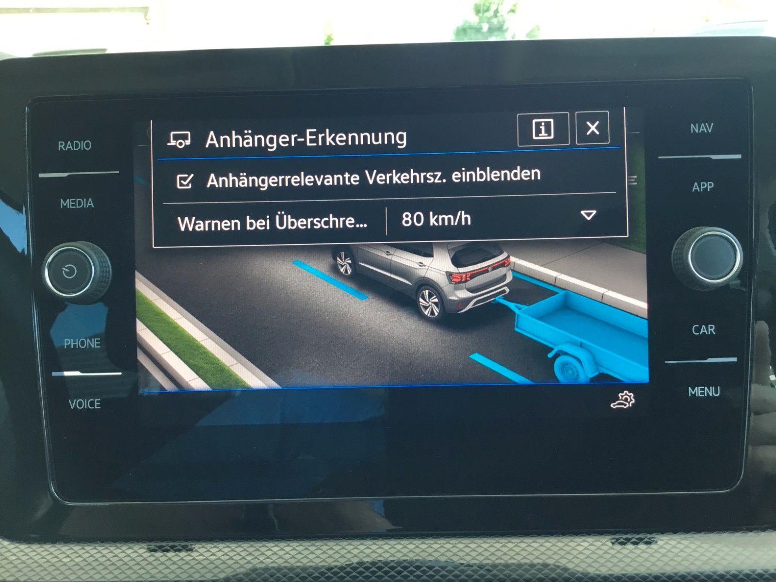 Fahrzeugabbildung Volkswagen T-Cross 1.0 TSI DSG Life+AHK+ACC+LED+17"+Kamera