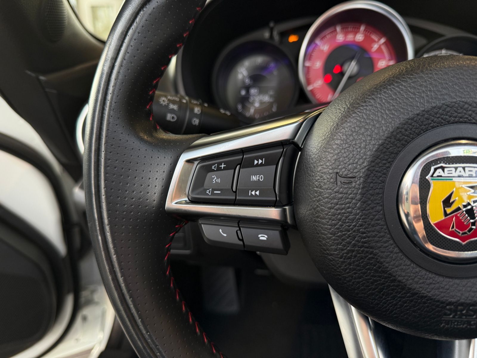 Fahrzeugabbildung Abarth 124 Spider BOSE LED LEDER ALU