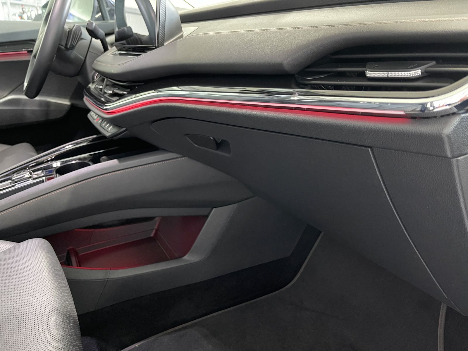 Fahrzeugabbildung SKODA Enyaq 80 Suite*Leder*LED-Matrix*Cam*AHK*