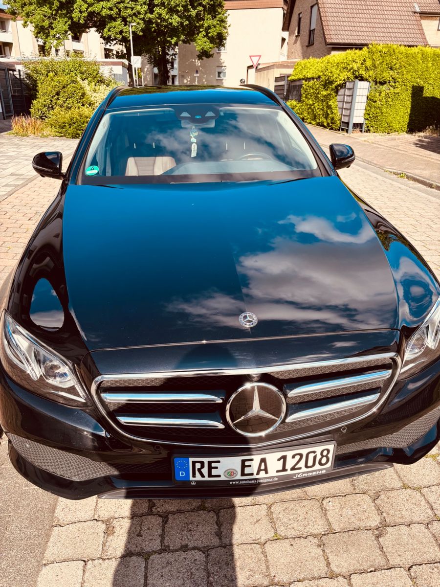 MERCEDES-BENZ E 220 d T Autom. -