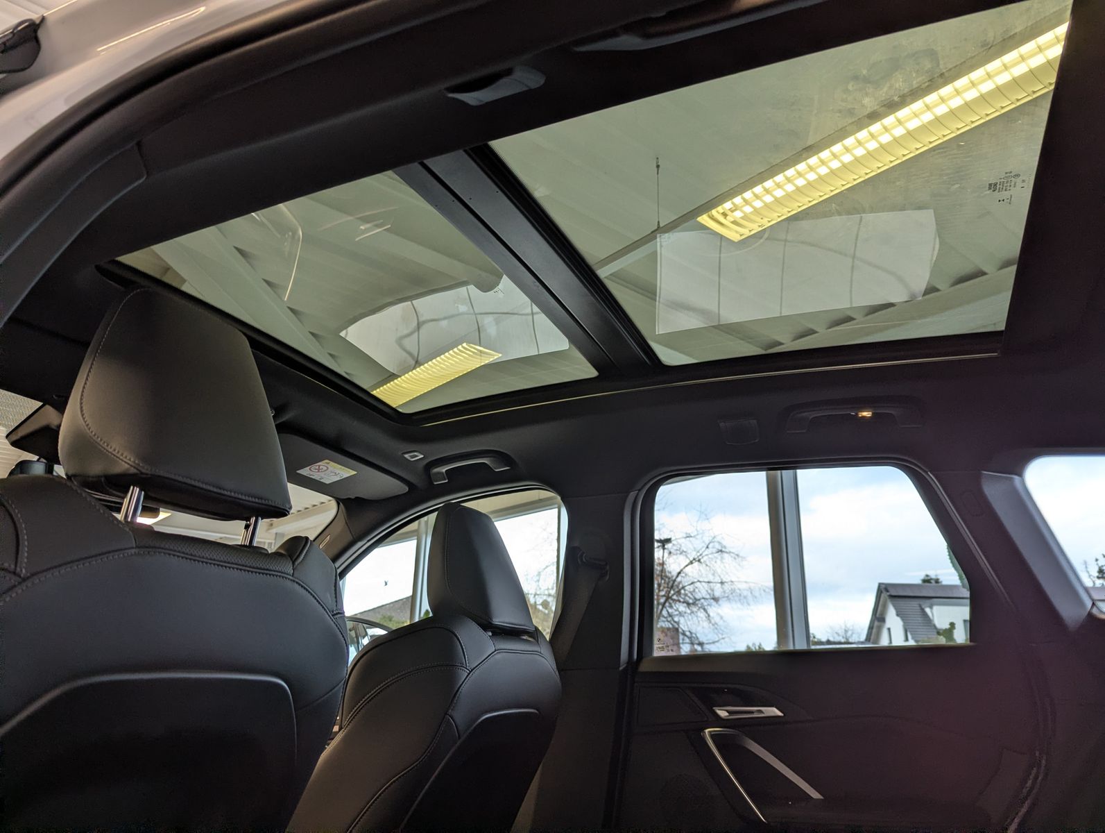 BMW X1 18 d M-Sport Pano Premium-Travel-Paket AHK - Image 13