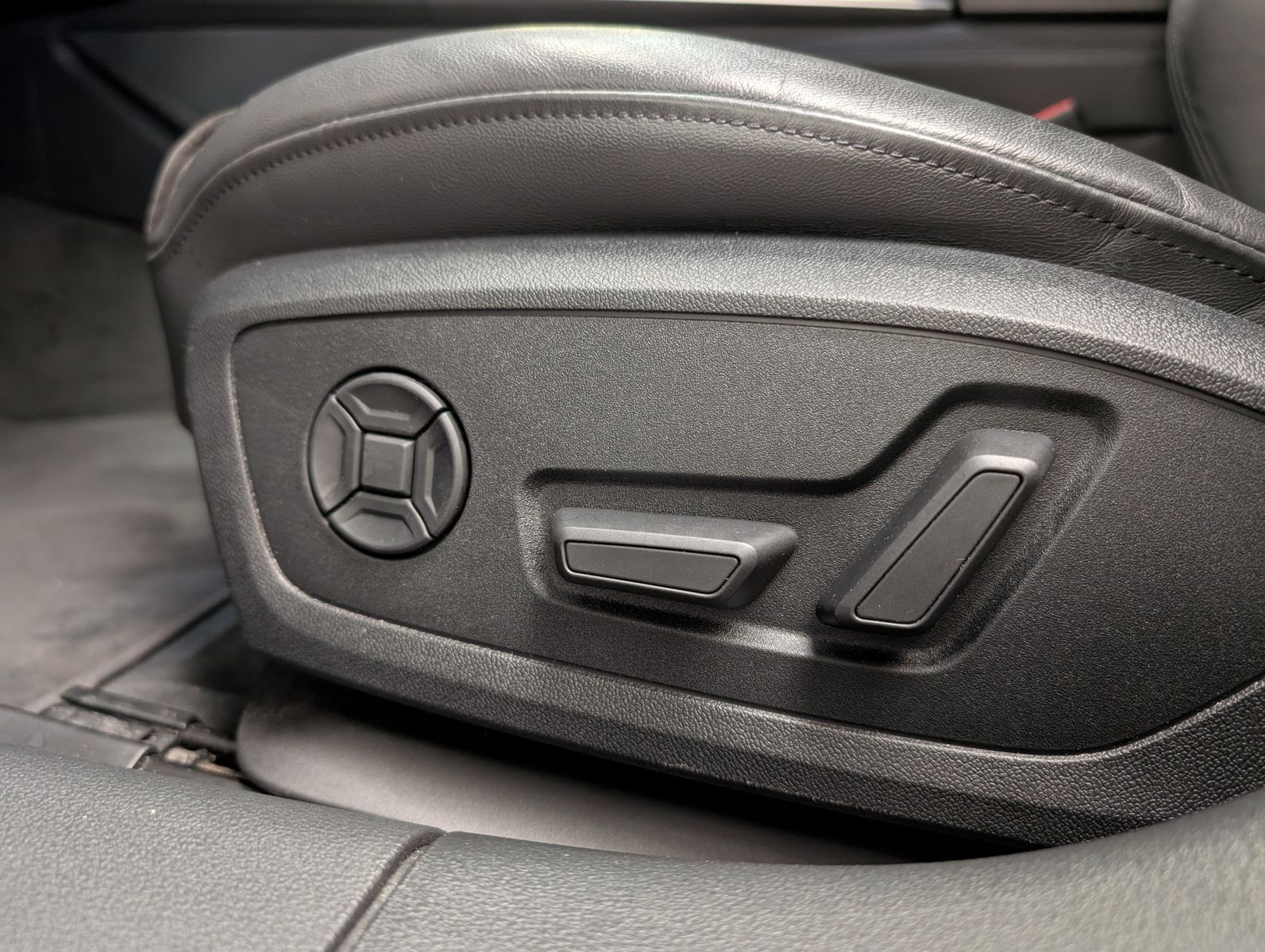 Fahrzeugabbildung Audi A6 Allroad 45 TDI Matrix HUD ACC AHK Luft 360°