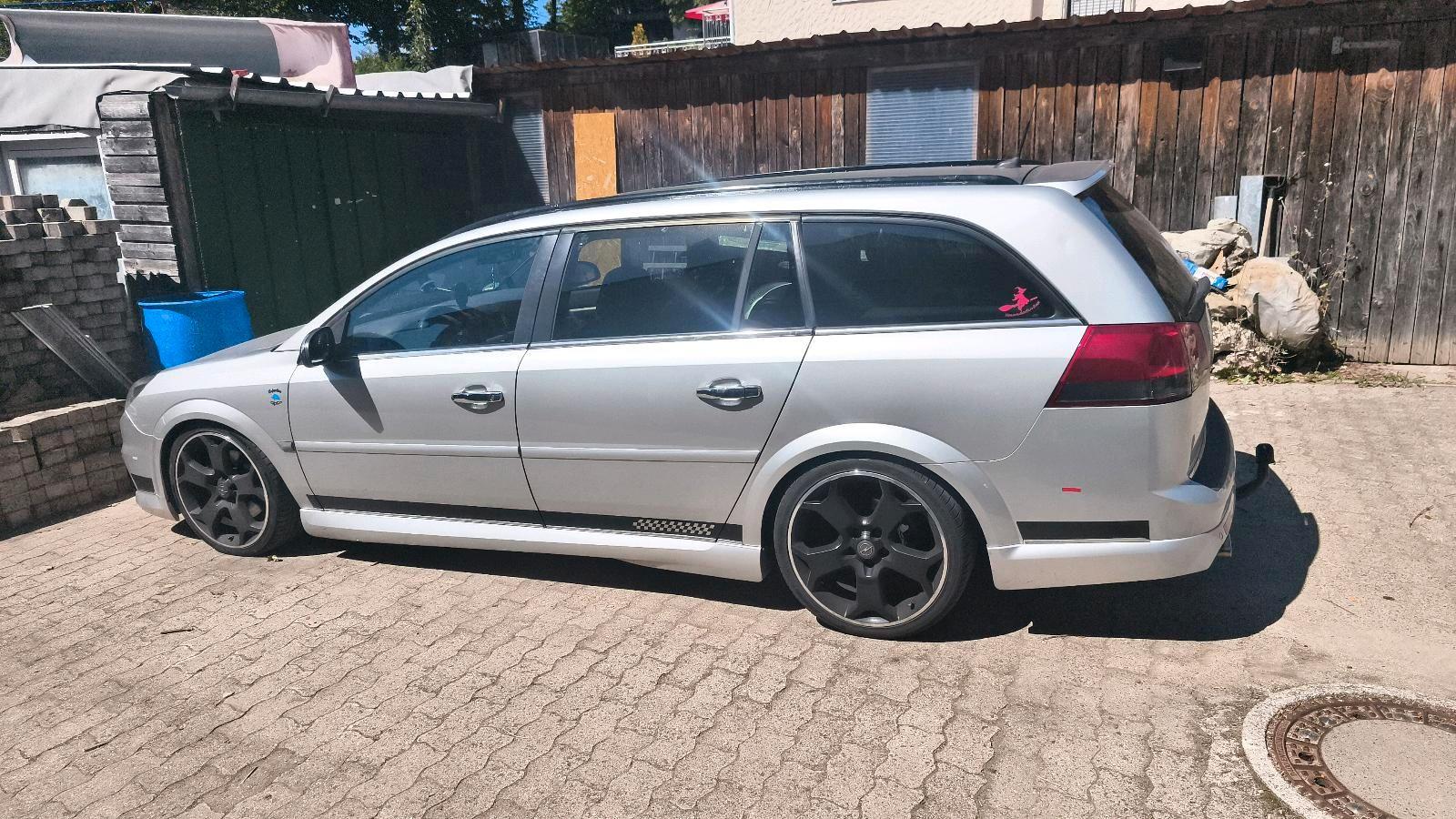 Opel Vectra 2008 — rear view