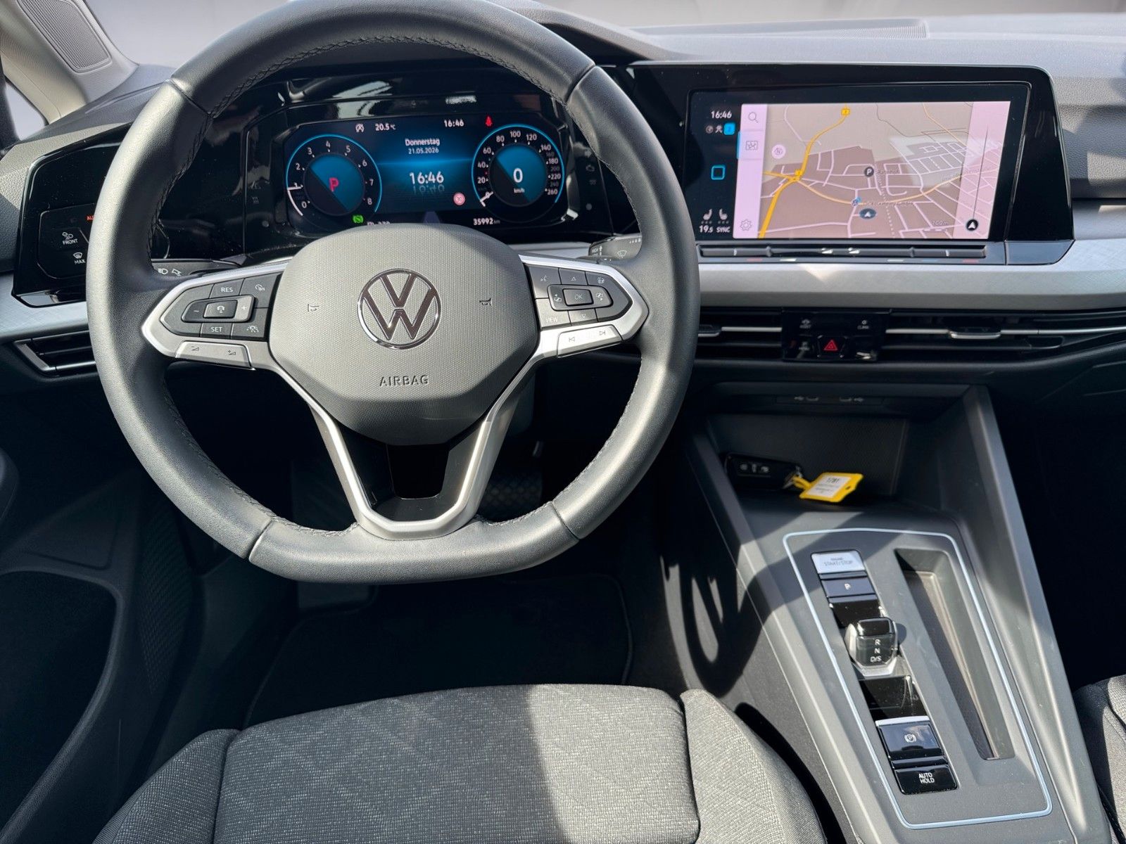 Fahrzeugabbildung Volkswagen Golf VIII Variant Life 1.0 eTSI