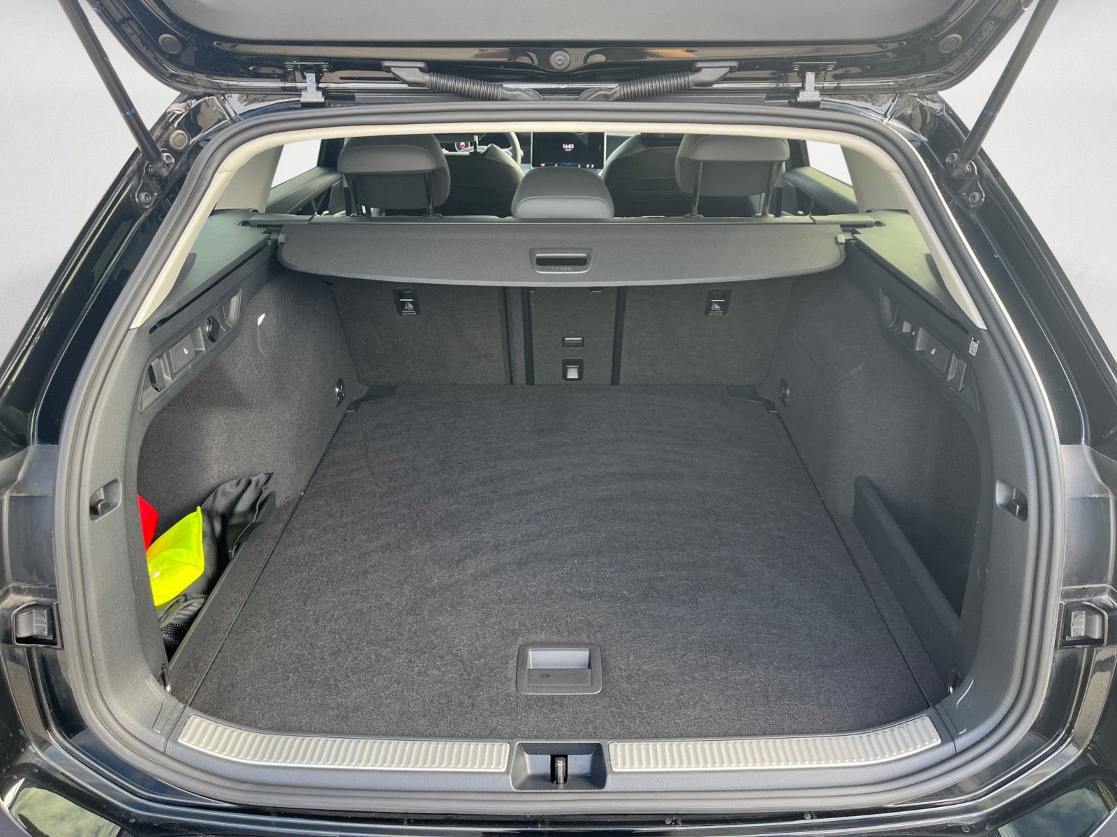 Volkswagen Passat Variant - Bild 13