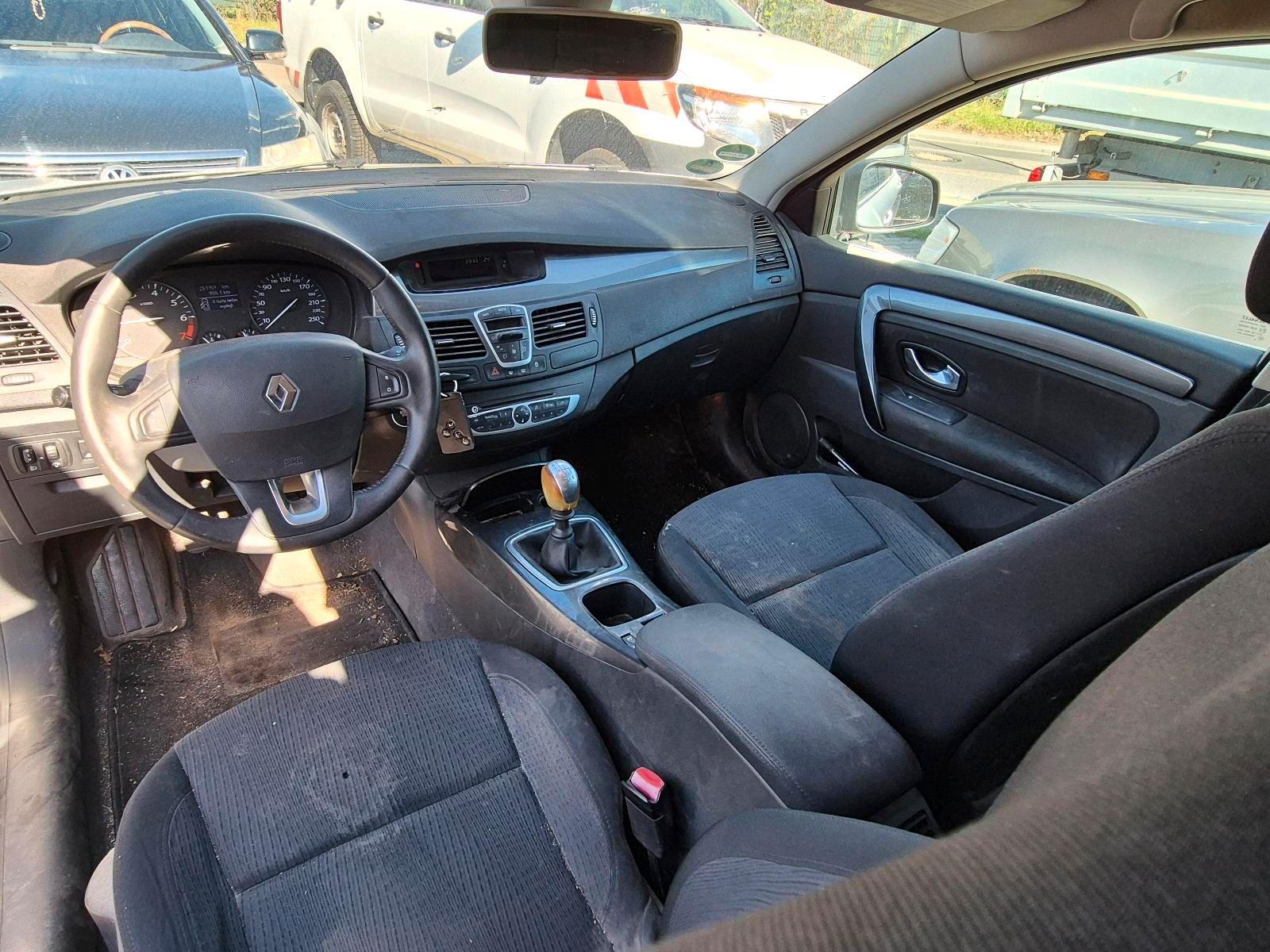 Renault Laguna 2010 — photo 8