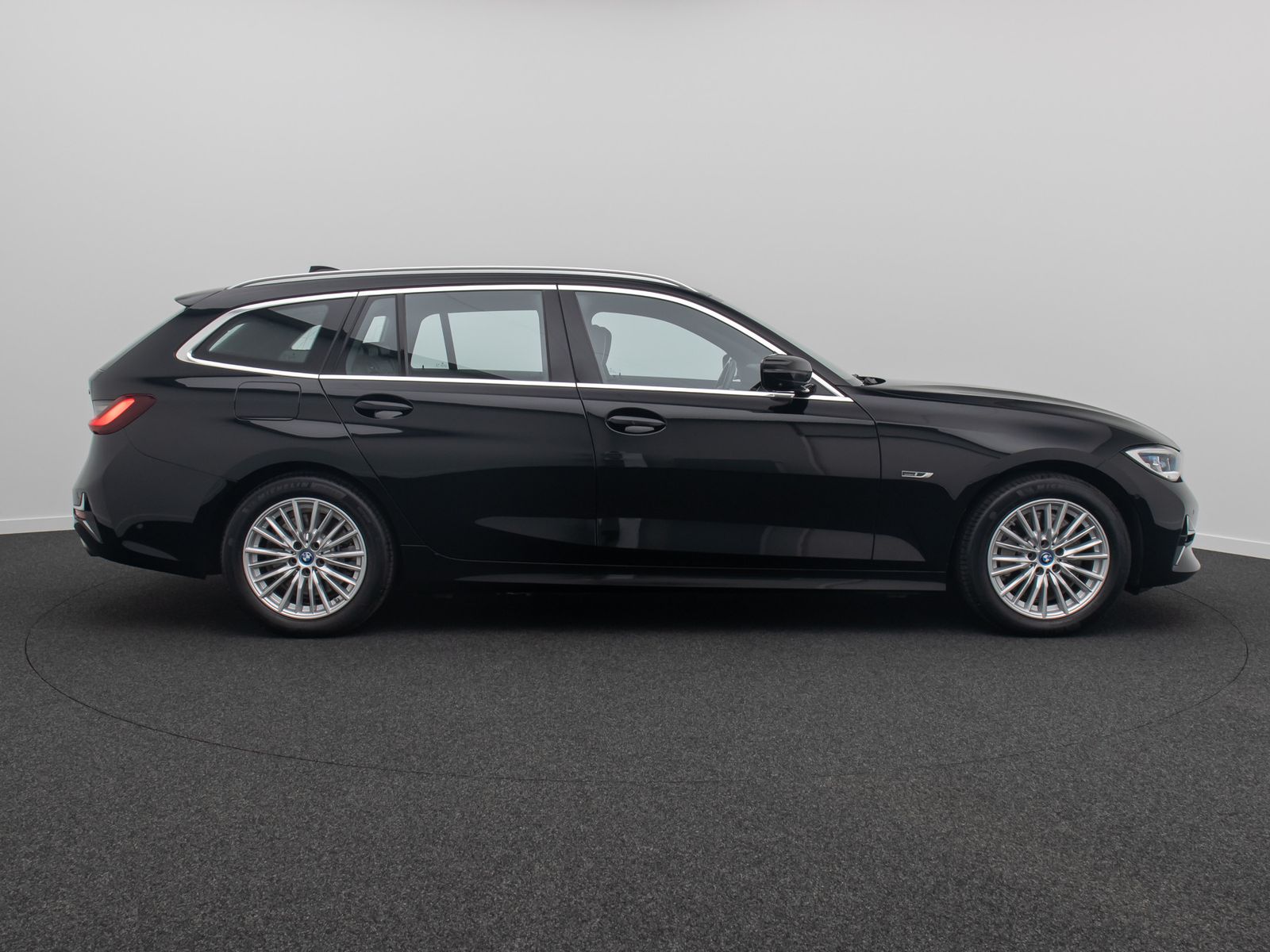 Fahrzeugabbildung BMW 330e Luxury Line Laser DAB 360°HUD Leder Komfort