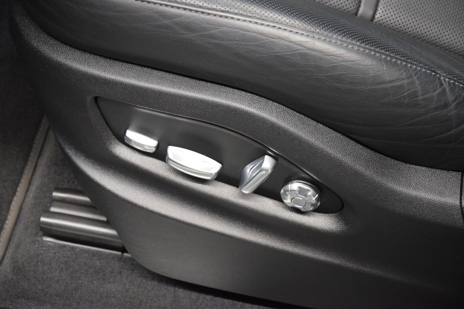 Fahrzeugabbildung Porsche Cayenne E-Hybrid Pano. ACC Matrix. Bose Approv.