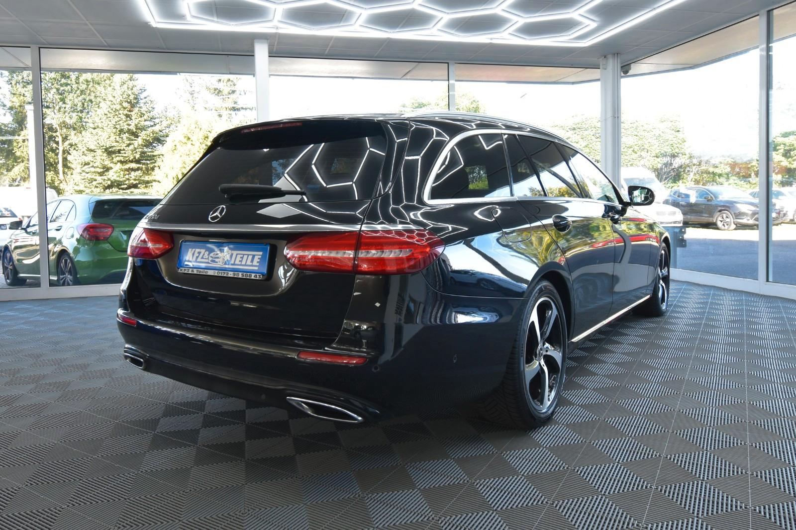 Mercedes-Benz E220d T-Modell LED SHZ RFK Glasdach Sportstyle