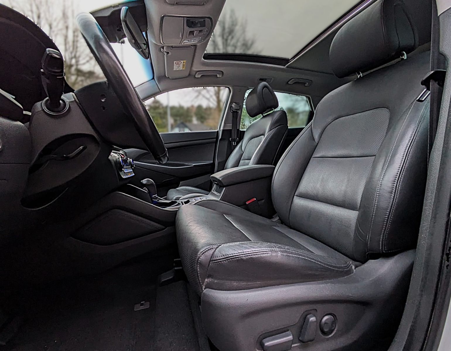 Fahrzeugabbildung Hyundai Tucson PREMIUM 4WD LEDER NAVI PANO PARKASS. LED