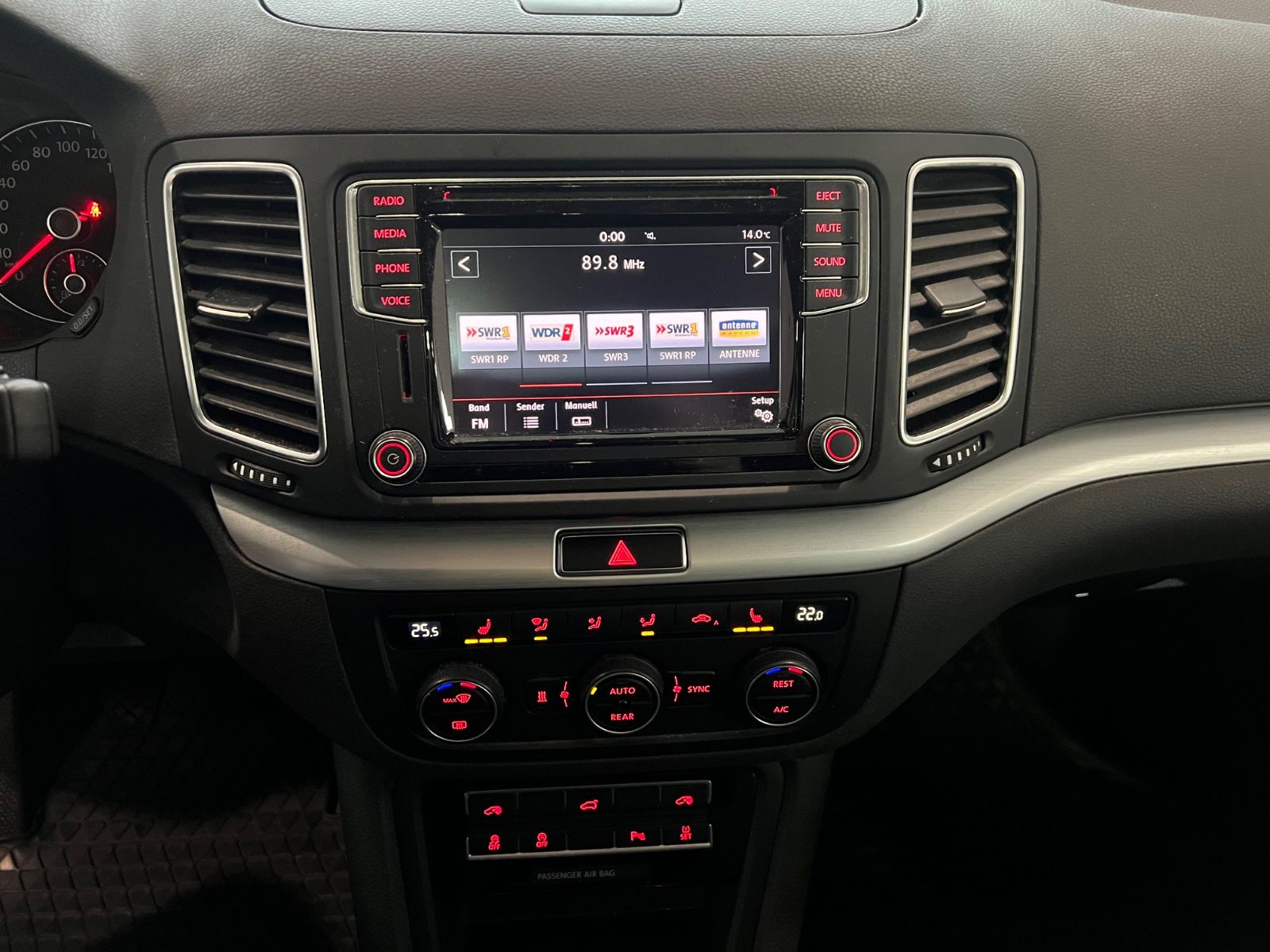 Fahrzeugabbildung Volkswagen Sharan 2.0 TDI Comfortline * PANO* R.KAMERA *AHK