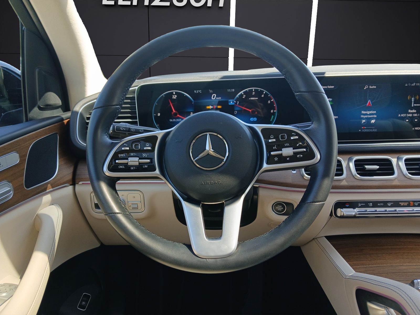 Fahrzeugabbildung Mercedes-Benz GLE 350 de 4Matic 9G AMG-Line Pano