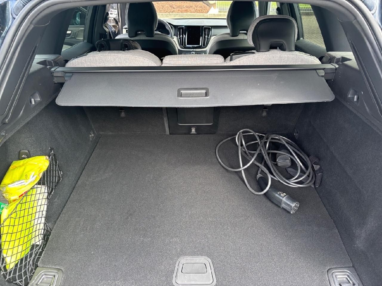 Fahrzeugabbildung Volvo XC60 T6 AWD Plug-In Hybrid Plus Dark