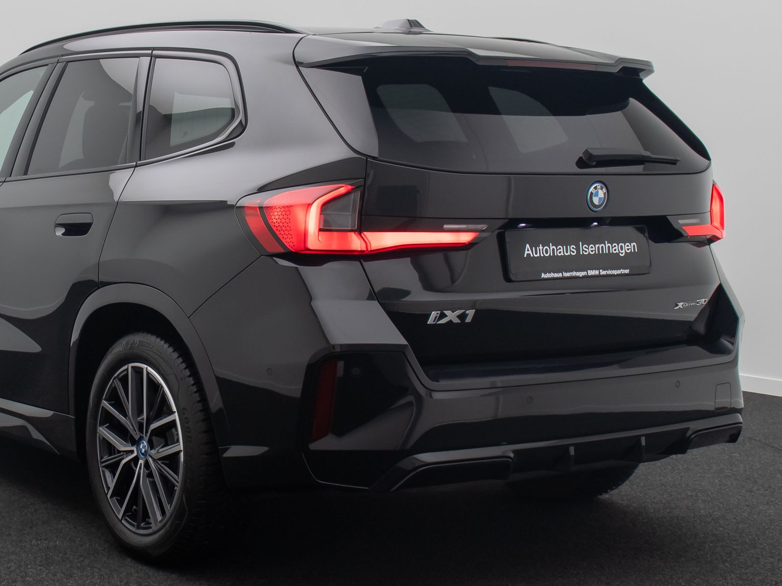 Fahrzeugabbildung BMW iX1 xD30 M Sport DAB Kamera FernlichtAss Komfort