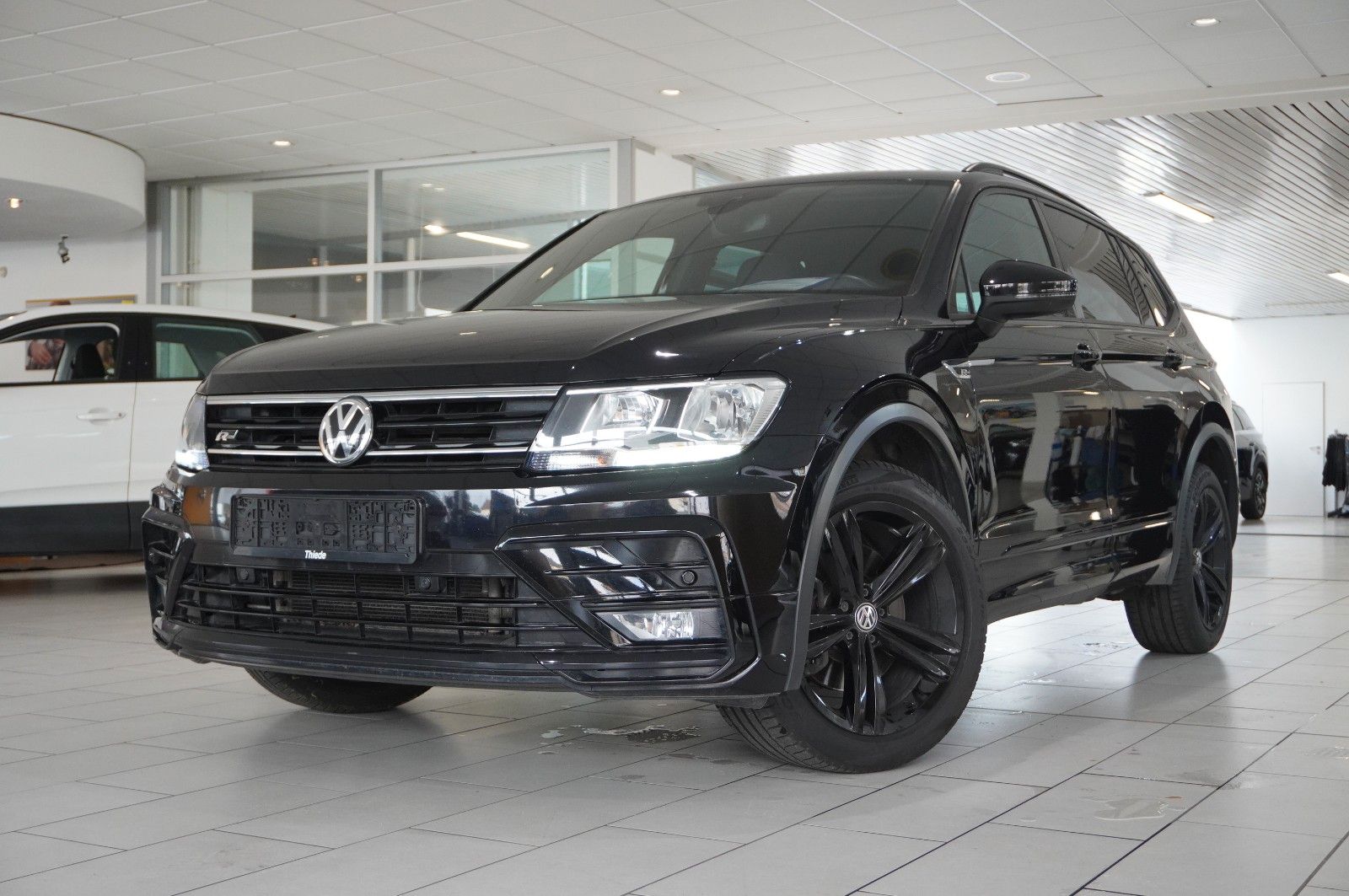 Fahrzeugabbildung Volkswagen Tiguan Allspace 2.0D R-LINE 4M NAVI/SH/SPORT/AHK