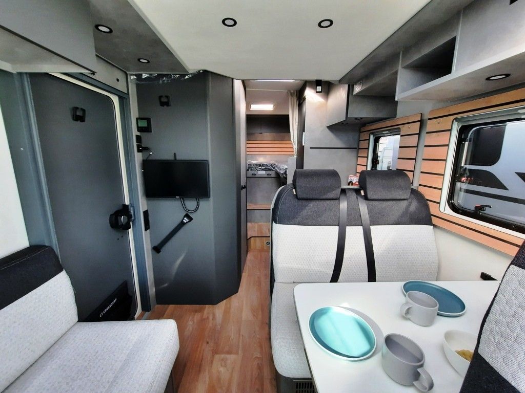 Fahrzeug Übersicht 6 Fahrzeugabbildung Crosscamp EXPDN 7.0 E Verfüg./Sparen Sie 9.528,- €